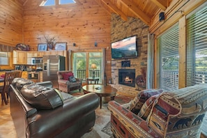 Living area - Moonlight and Memories - Two Bedroom Cabin (Sevierville)