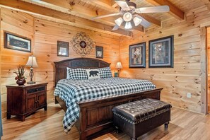 Ferienhütte, Mehrere Betten, Whirlpool, Bergblick | 2 Schlafzimmer, individuell dekoriert, individuell eingerichtet