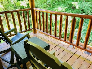 Cabaña, varias camas, hidromasaje | Balcón