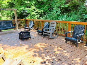 Chalet rustique, Plusieurs lits, baignoire à remous | Balcon