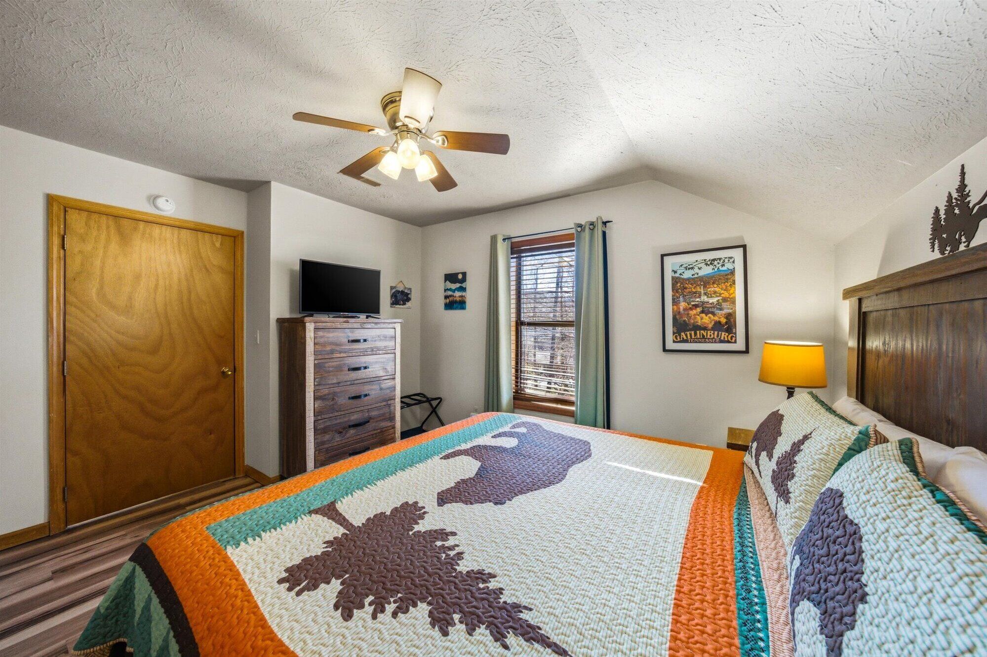 House, Multiple Beds, Hot Tub | 2 bedrooms, individually decorated, individually furnished, desk