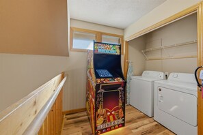 House, Multiple Beds, Hot Tub | Interior