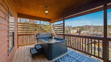 House, Multiple Beds, Hot Tub | Outdoor spa tub