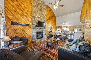 House, Multiple Beds, Hot Tub | Living area