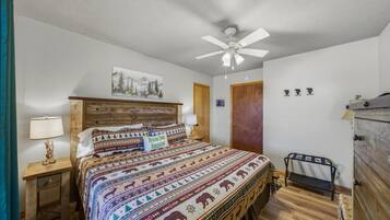 House, Multiple Beds, Hot Tub | 2 bedrooms, individually decorated, individually furnished, desk