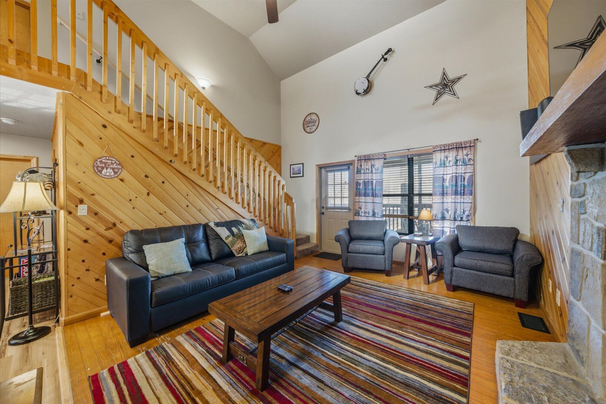 House, Berbilang Katil, Hot Tub | Ruang tamu | 42 inci televisyen skrin rata dengan kabel, TV, pendiangan