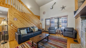 House, Berbilang Katil, Hot Tub | Ruang tamu | 42 inci televisyen skrin rata dengan kabel, TV, pendiangan