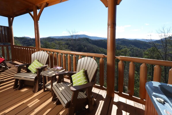 Balcony - BearADise in the Smokies - Two Bedroom Cabin (Sevierville)
