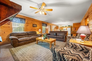 Condo, Multiple Beds, Hot Tub | Living area