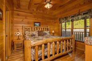 Ferienhütte, Mehrere Betten, Whirlpool, Bergblick | 6 Schlafzimmer, individuell dekoriert, individuell eingerichtet