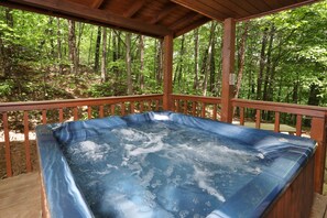 Property grounds - Bear Trails - Two Bedroom Cabin (Gatlinburg)