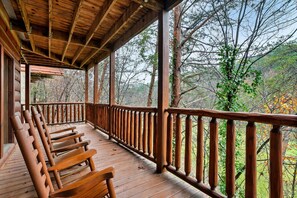 Terrace/patio - Mayberry - Three Bedroom Cabin (Sevierville)