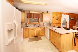 Private kitchen - Pinnacle View 7C - Three Bedroom Chalet (Pigeon Forge)