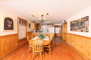 Dining - Wildwood Falls 4 - Two Bedroom Chalet (Pigeon Forge)