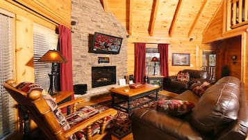 Kabin, Beberapa Tempat Tidur, hot tub | Area keluarga | Televisi layar datar 42-inci dengan saluran TV kabel, TV, dan perapian