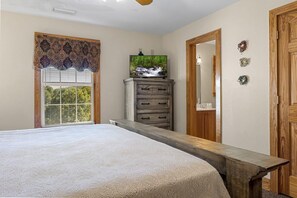 Condo, Multiple Beds, Hot Tub - Poplar Point Condo Unit 12D - Two Bedroom Condo (Pigeon Forge)
