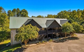 Exterior - Poplar Point Condo Unit 12D - Two Bedroom Condo (Pigeon Forge)
