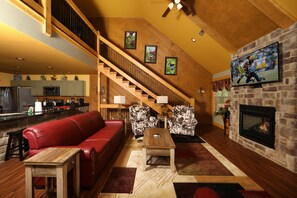 House, Multiple Beds, Hot Tub | Living area