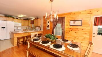 Condo, Multiple Beds, Hot Tub, Mountain View | Private kitchen | Fridge, microwave, oven, stovetop