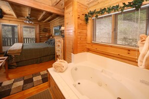 小屋, 多張床, 熱水浴缸 | 浴室 | 按摩浴缸、名牌盥洗用品、吹風機、毛巾