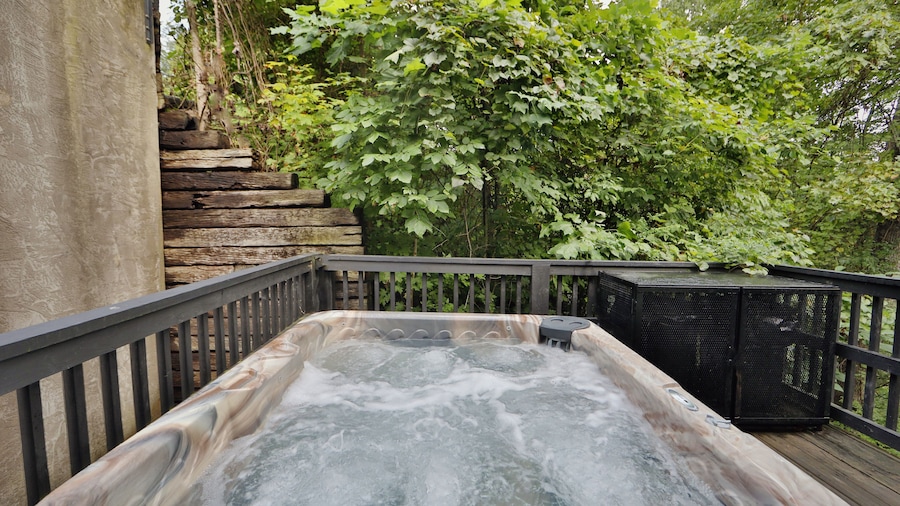 Ivy Falls 9 - Five Bedroom Chalet