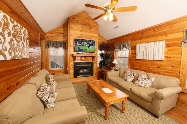 ハウス ベッド (複数台) スパ浴槽 | リビング エリア | 42 インチの薄型テレビ (ケーブル放送視聴可)、テレビ、暖炉