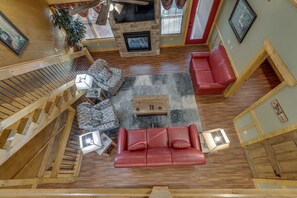 独立别墅, 多张床, 热水浴缸 | 起居区 | 70-英寸纯平电视(配备有线频道)、电视、壁炉