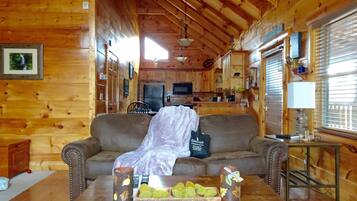 Cabin, 1 giường cỡ king và sofa giường, lò sưởi | Phòng khách | TV, lò sưởi