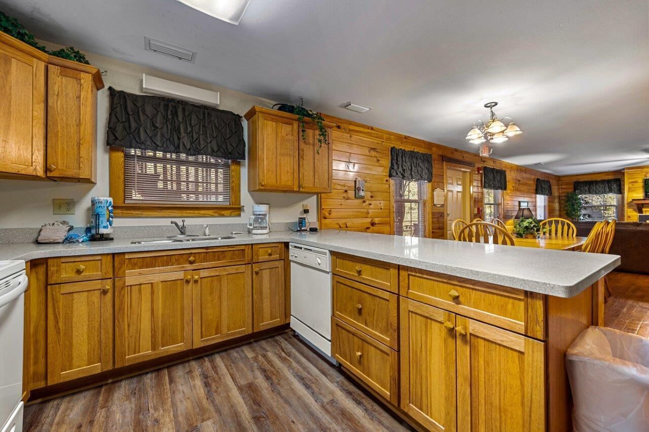 Condo, Multiple Beds, Hot Tub | Private kitchen | Fridge, microwave, oven, stovetop