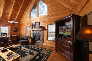 Cabin, 5 Bedrooms, Fireplace | Living room