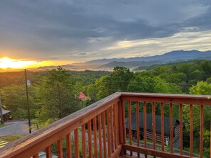 เคบิน, หลายเตียง, อ่างน้ำร้อน, วิวภูเขา | บริเวณที่พัก