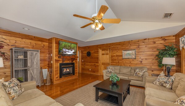 House, Multiple Beds, Hot Tub | Living area