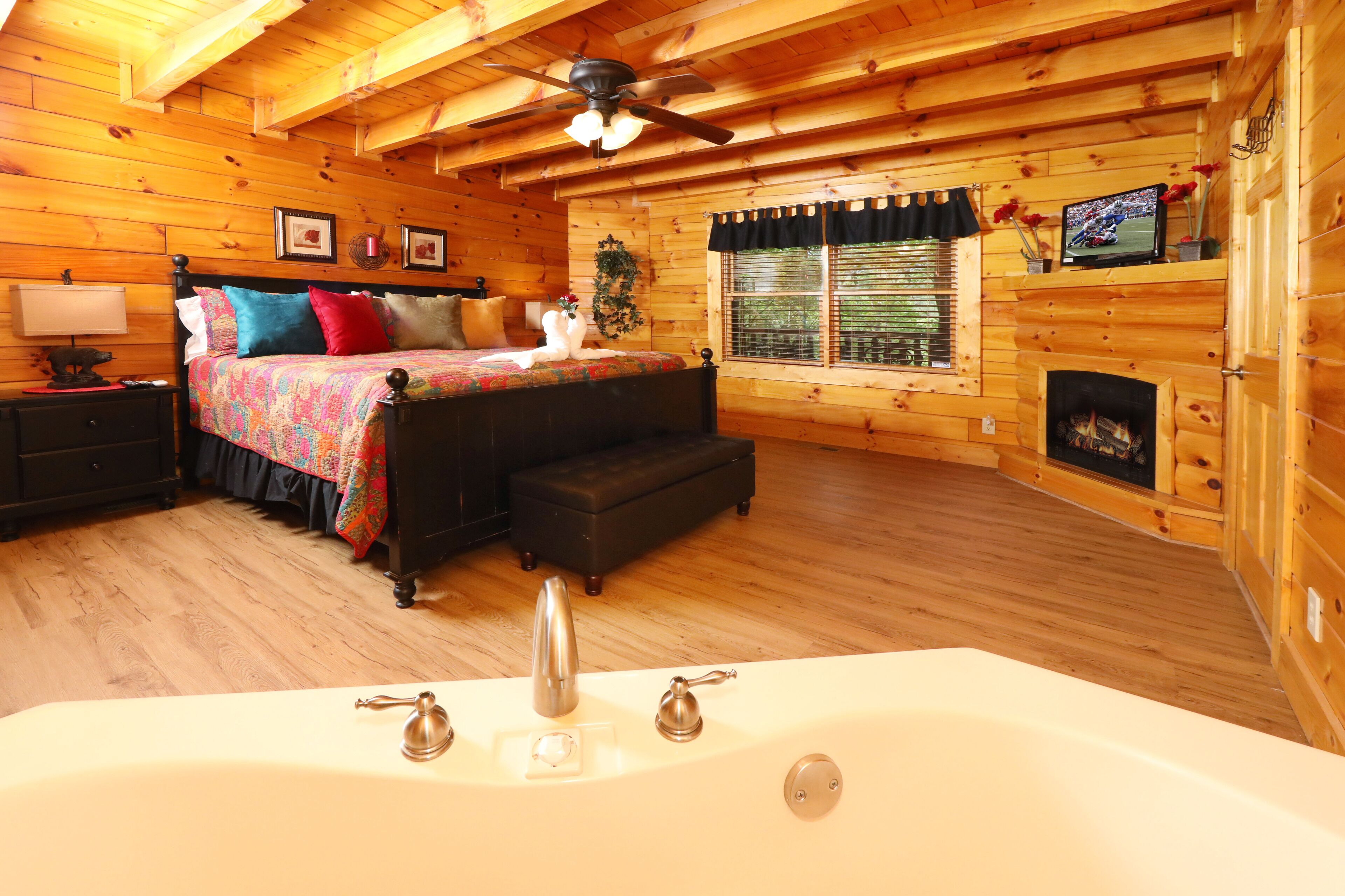 เคบิน, หลายเตียง, อ่างน้ำร้อน | 1 ห้องนอน, ห้องพักตกแต่งอย่างมีเอกลักษณ์, ตกแต่งพิเศษโดยเฉพาะ, โต๊ะทำงาน