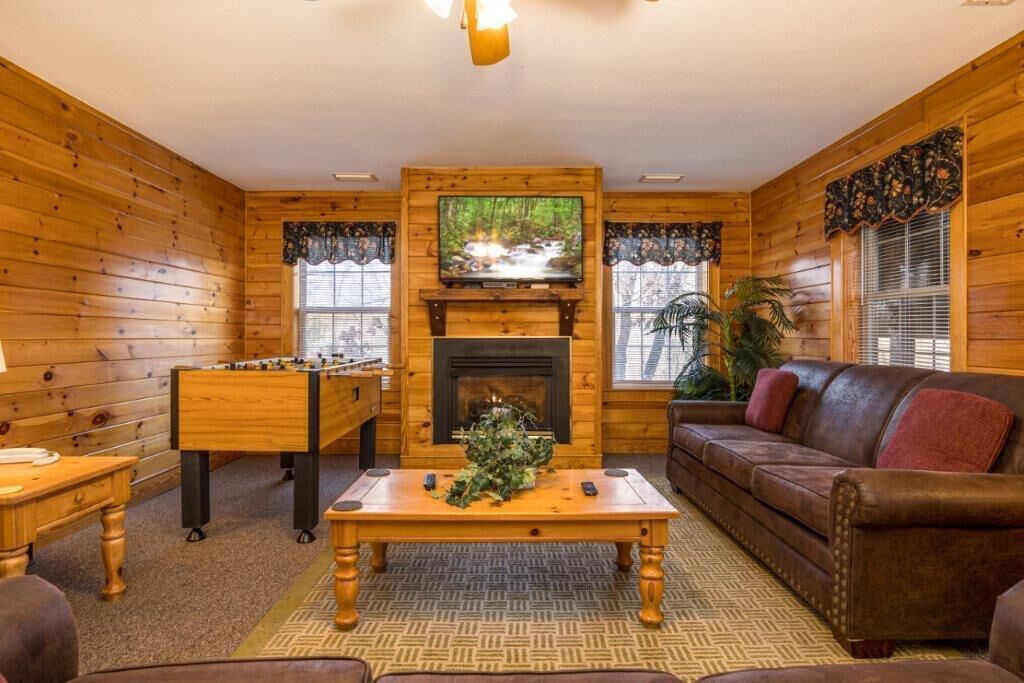 Condo, Multiple Beds, Hot Tub | Living area