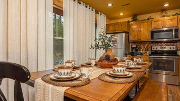 House, Multiple Beds, Hot Tub | Dining