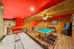 Maison, plusieurs lits, bain à remous | Salle de jeux
