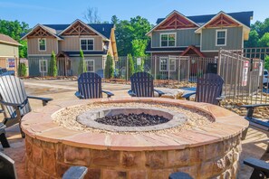 Property grounds - Serene Oasis - Four Bedroom Chalet (Gatlinburg)