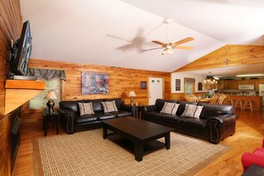 Living area - Holly Grove 1 - Three Bedroom Chalet (Pigeon Forge)