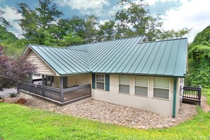 Exterior - Holly Grove 1 - Three Bedroom Chalet (Pigeon Forge)