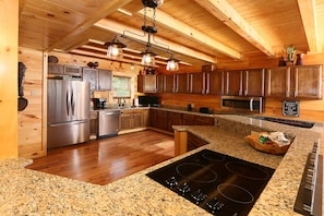Cabin, Multiple Beds, Hot Tub, Mountain View | Private kitchen