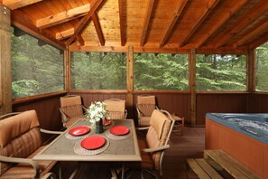 Dining - Majestic Manor - Five Bedroom Cabin (Sevierville)