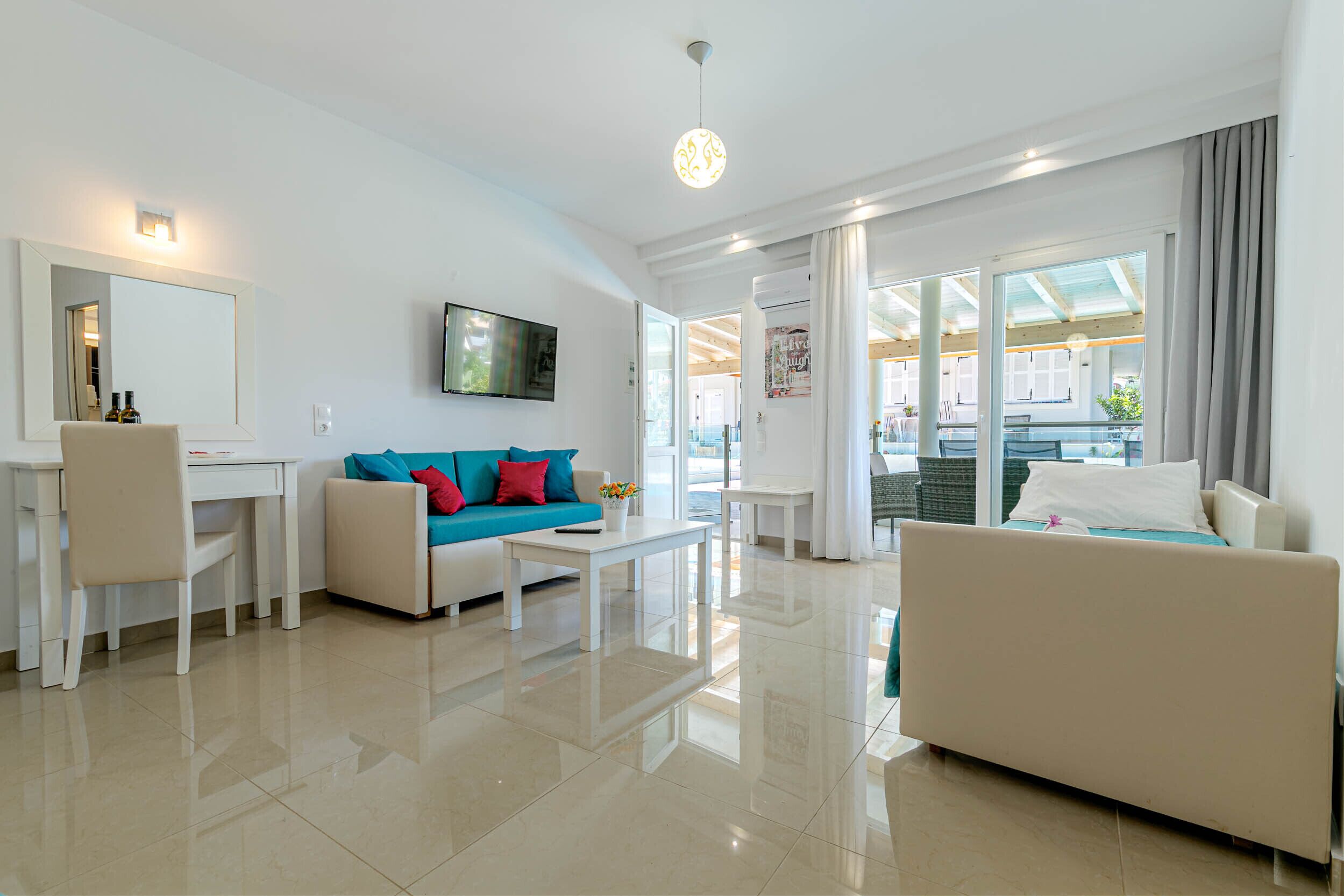 Comfort Room With Private Pool | Allergiatestatut vuodevaatteet, memory foam -patjalliset sängyt