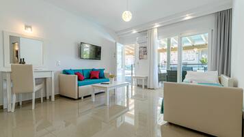 Comfort Room With Private Pool | Allergiatestatut vuodevaatteet, memory foam -patjalliset sängyt
