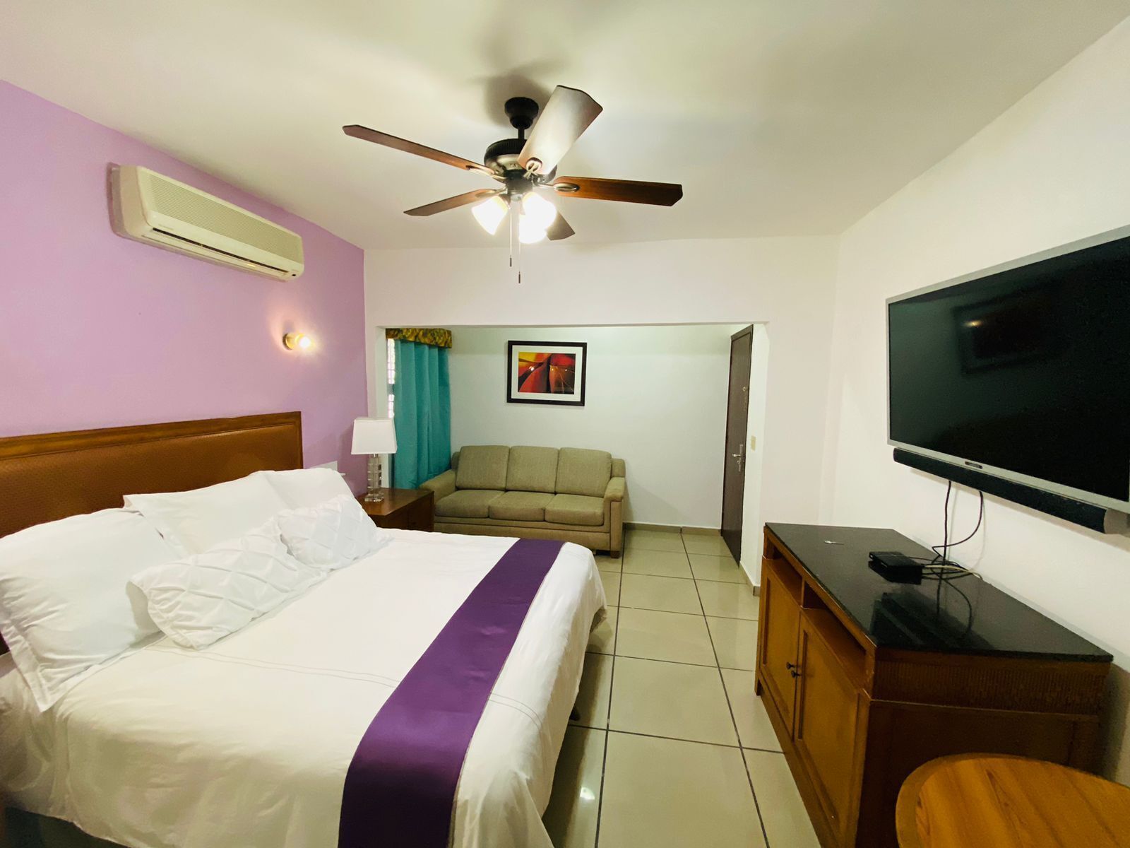 superior room | television