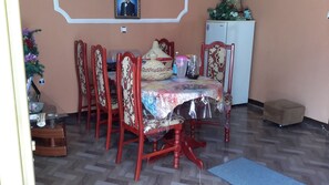 Daily cooked-to-order breakfast (USD 2 per person)