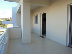Comfort Apartment | Terrace/patio - Yannis Residences (Malevizi)