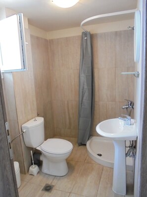 Classic Apartment, 1 Double Bed, Mountain View | Bathroom | Shower, towels, toilet paper - Yannis Residences (Malevizi)