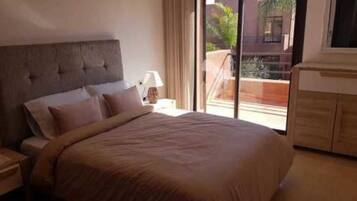 Comfort House | 3 bedrooms, laptop workspace, iron/ironing board, free cribs/infant beds