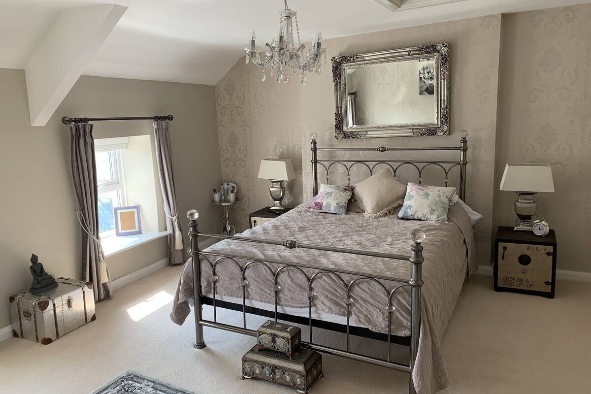 Ginger Hall | Blackout drapes, iron/ironing board, rollaway beds (surcharge)