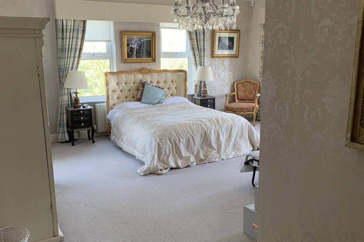 Bray Hill | Blackout drapes, iron/ironing board, rollaway beds (surcharge)